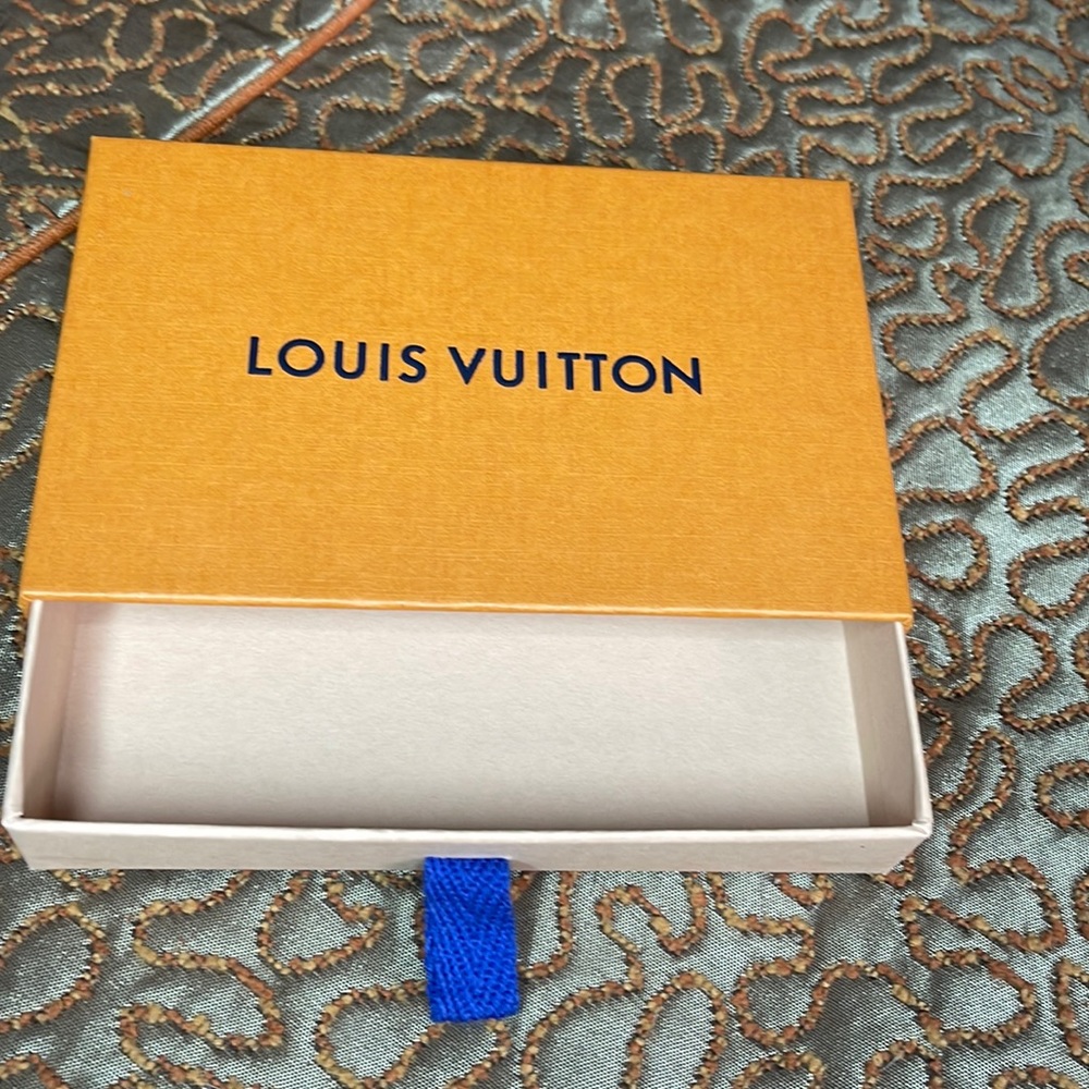 Louis Vuitton box